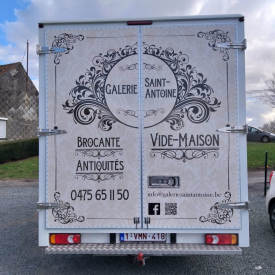 Pose d'un full Covering sur un camion pour Galerie Saint Antoine - Grafipix, votre partenaire en communication visuelle